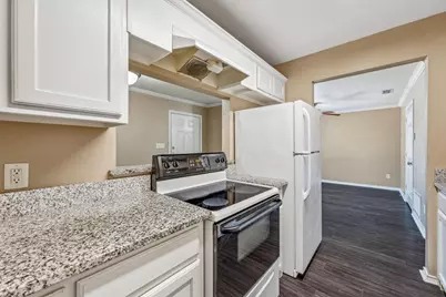 872 W Vanderbilt Street, Stephenville, TX 76401 - Photo 2
