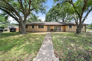721 Robindale Ln, Fairfield, TX 75840 - Photo 1