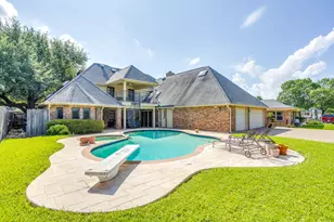 2006 Lake Country Dr, Arlington, TX 76012 - Photo 2