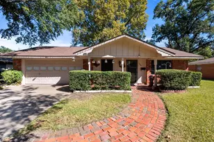 1705 E Beverly Dr, Corsicana, TX 75110 - Photo 1