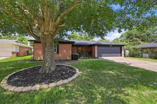 1113 Norwood Dr, Hurst, TX 76053 - Photo 2