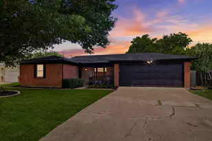 1113 Norwood Dr, Hurst, TX 76053 - Photo 2