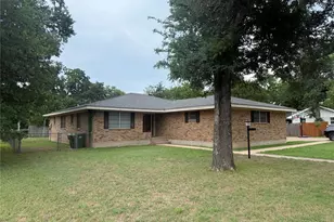 1012 Holden St, Glen Rose, TX 76043 - Photo 2
