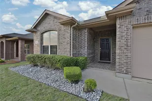 7041 Seton Hall Dr, Fort Worth, TX 76120 - Photo 2
