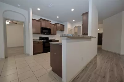 7041 Seton Hall Drive, Fort Worth, TX 76120 - Photo 8