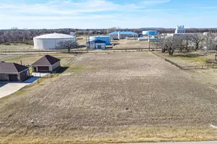 209 Maverick Ct, Granbury, TX 76049 - Photo 1