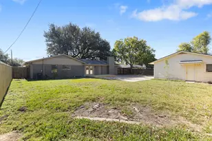 8619 Banff Dr, Dallas, TX 75243 - Photo 32
