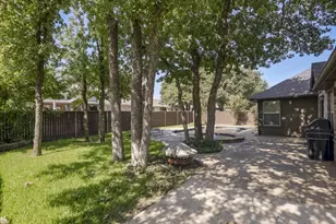 1718 Falcon Dr, Corinth, TX 76210 - Photo 38