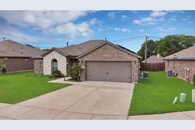 1338 Winding Hollow Drive, Grand Prairie, TX 75052 - Photo 4
