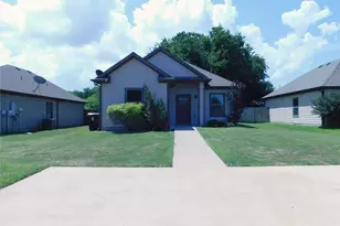 673 Copenhavr St, Pilot Point, TX 76258 - Photo 2