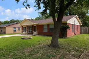 517 Cherry Ln, Ennis, TX 75119 - Photo 2