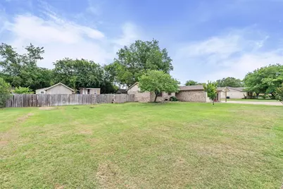 2015 Roberts Drive, Granbury, TX 76048 - Photo 2