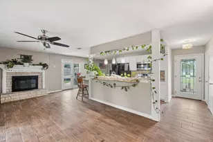 2015 Roberts Dr, Granbury, TX 76048 - Photo 4