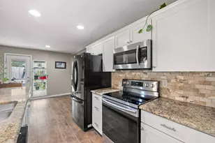 2015 Roberts Dr, Granbury, TX 76048 - Photo 6