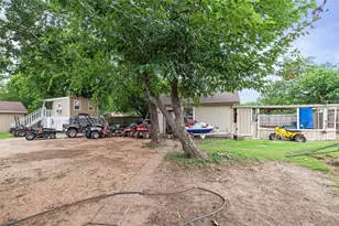 2015 Roberts Dr, Granbury, TX 76048 - Photo 14