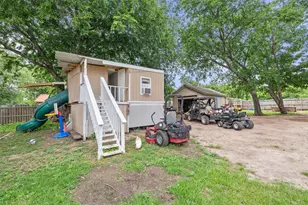 2015 Roberts Dr, Granbury, TX 76048 - Photo 18