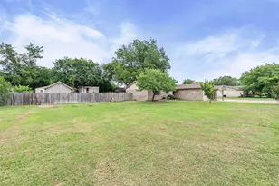 2015 Roberts Dr, Granbury, TX 76048 - Photo 2