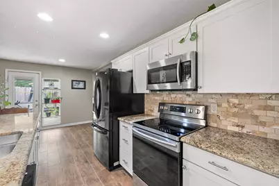 2015 Roberts Drive, Granbury, TX 76048 - Photo 6