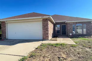 1253 Rosedale Springs Ln, Fort Worth, TX 76134 - Photo 2