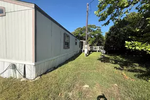 1321 Phoenix Ct, Granbury, TX 76048 - Photo 2