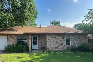 316 E White St, Pilot Point, TX 76258 - Photo 1