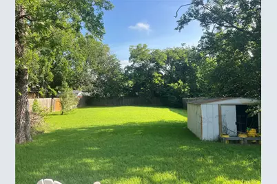 316 E White Street, Pilot Point, TX 76258 - Photo 2