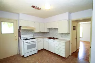 808 Emery St, Denton, TX 76201 - Photo 10