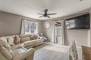 914 S Chatfield St, Ennis, TX 75119 - Photo 2