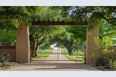 701 W Walcott Street, Pilot Point, TX 76258 - Photo 10