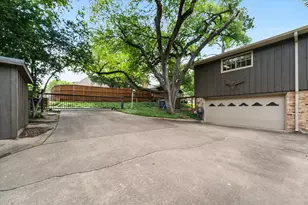 10111 Estate Ln, Dallas, TX 75238 - Photo 36
