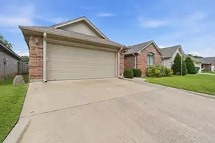1712 Sully Ct, Stephenville, TX 76401 - Photo 4