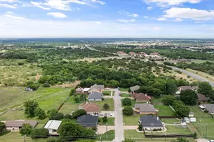 1904 Lazy Ct, Granbury, TX 76048 - Photo 32