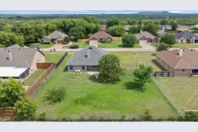 1904 Lazy Court, Granbury, TX 76048 - Photo 30