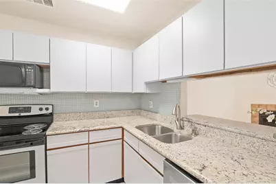 700 W Collins Street, Denton, TX 76201 - Photo 10