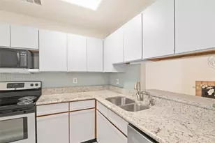 700 W Collins St, Denton, TX 76201 - Photo 10