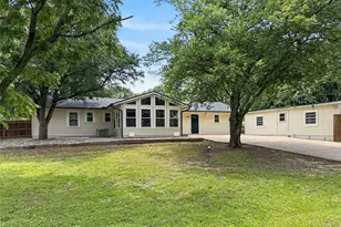 617 Dunaway Ln, Azle, TX 76020 - Photo 2
