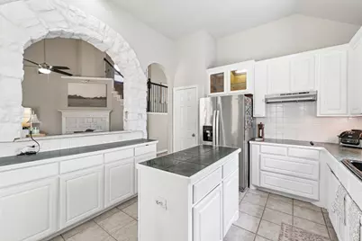 2825 Wales Court, Grand Prairie, TX 75052 - Photo 14