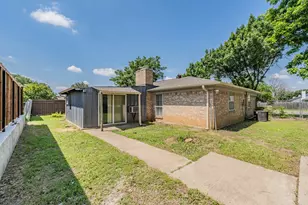 2863 Hitson Ln, Fort Worth, TX 76112 - Photo 22