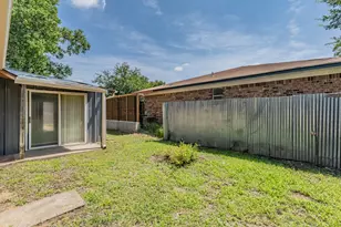 2863 Hitson Ln, Fort Worth, TX 76112 - Photo 24