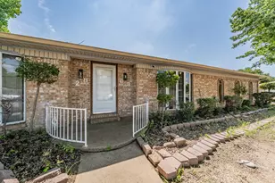 2863 Hitson Ln, Fort Worth, TX 76112 - Photo 6