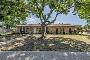 2863 Hitson Ln, Fort Worth, TX 76112 - Photo 2