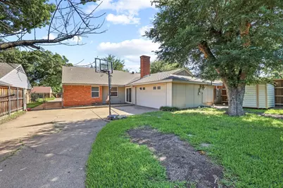 10621 Mapleridge Drive, Dallas, TX 75238 - Photo 22