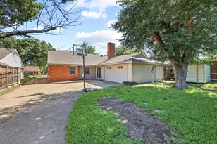10621 Mapleridge Dr, Dallas, TX 75238 - Photo 22