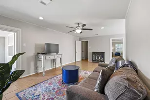 10621 Mapleridge Dr, Dallas, TX 75238 - Photo 14
