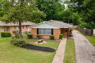 203 Brown St, Waxahachie, TX 75165 - Photo 2