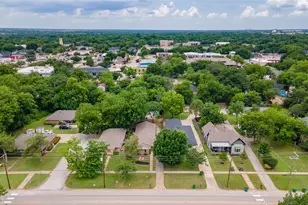 203 Brown St, Waxahachie, TX 75165 - Photo 2