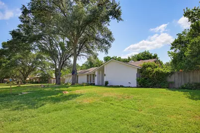 21 Crosslands Road, Benbrook, TX 76132 - Photo 2