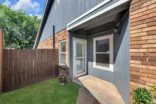 613 Canterbury St, Euless, TX 76039 - Photo 2