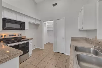 613 Canterbury Street, Euless, TX 76039 - Photo 8
