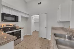 613 Canterbury St, Euless, TX 76039 - Photo 8